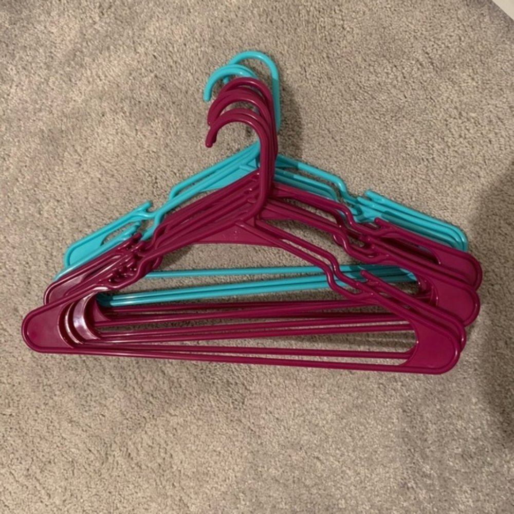 10 pack plastic hangers
